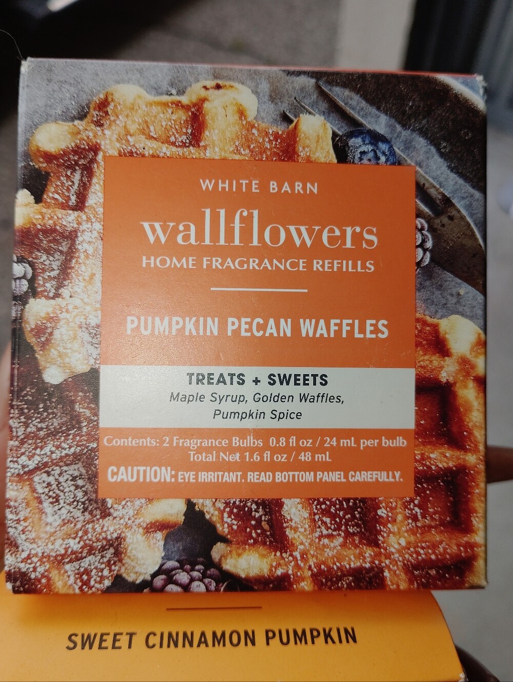 Bath & body works White Barn wallflower refills 4 Pk.New - Picture 3 of 6